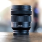 Preview: Auf dem Tisch stehend Panasonic Lumix S-E 24-60mm/F2,8