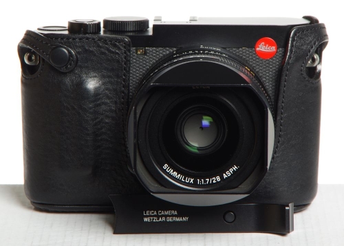 Leica Q2 (Typ 19050) Sucherkamera mit Summilux-M 1:1,7/28 mm ASPH. + Zubehörpaket *gebraucht*