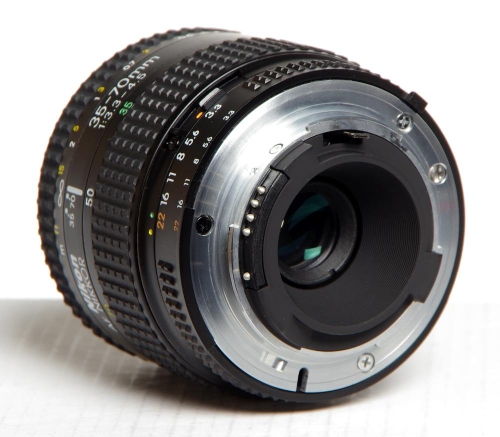 Preview: Nikon AF 35-70mm/F3,3-4,5 *gebraucht*