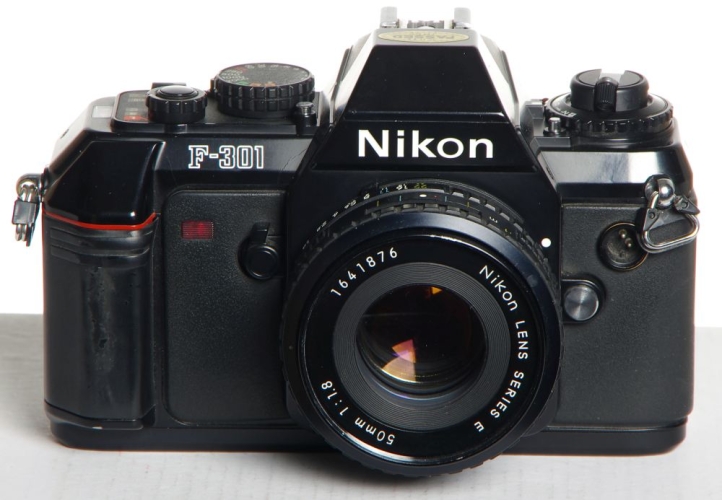 Nikon F-301 Kit Pancake Nikon Lens Series E 50mm/F1,8 *gebraucht*
