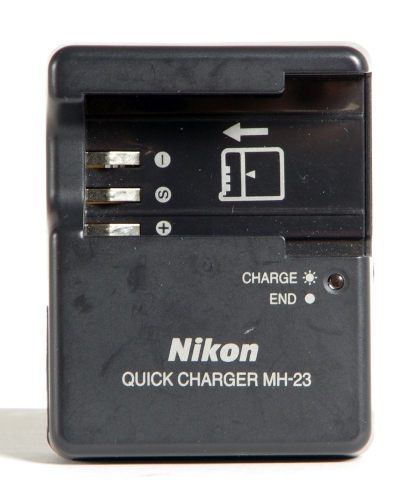 Nikon MH-23 Akkuladegerät *gebraucht*