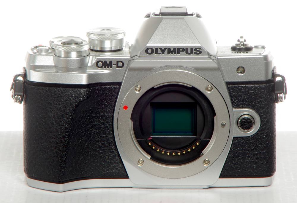 Olympus OM-D E-M10 Mark III Gehäuse silber *gebraucht*