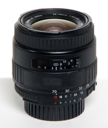 Sigma UC Zoom 28-70/3,5-4,5 für Nikon