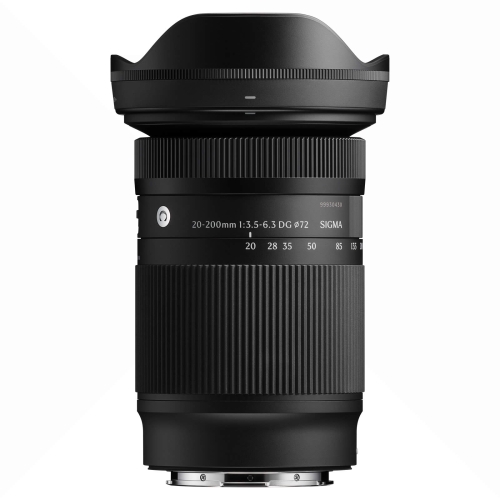 SIGMA 20-200mm mit angesetzter Streulichtblende