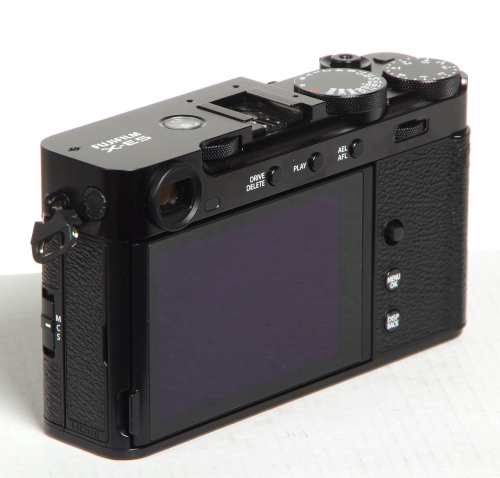 Fujifilm X-E5 Body schwarz + Halbledertasche + Daumenstütze + Softauslöser *Demo*