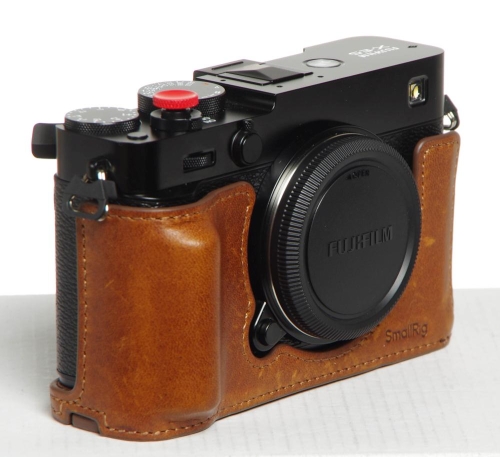 Fujifilm X-E5 Body schwarz + Halbledertasche + Daumenstütze + Softauslöser *Demo*