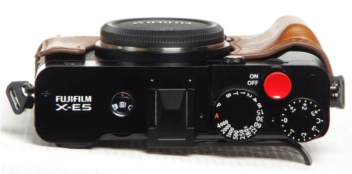 Fujifilm X-E5 Body schwarz + Halbledertasche + Daumenstütze + Softauslöser *Demo*