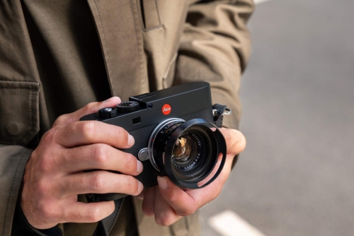 Lifestylebild Kamera in der Hand
